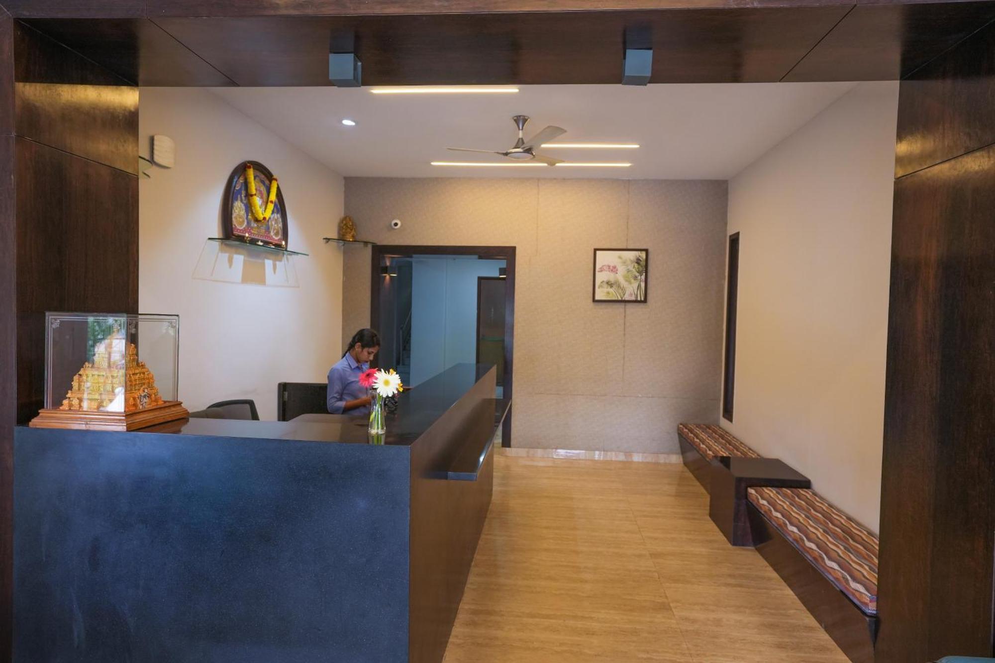 Vaishnavi Residency Hotel Bangalore Buitenkant foto