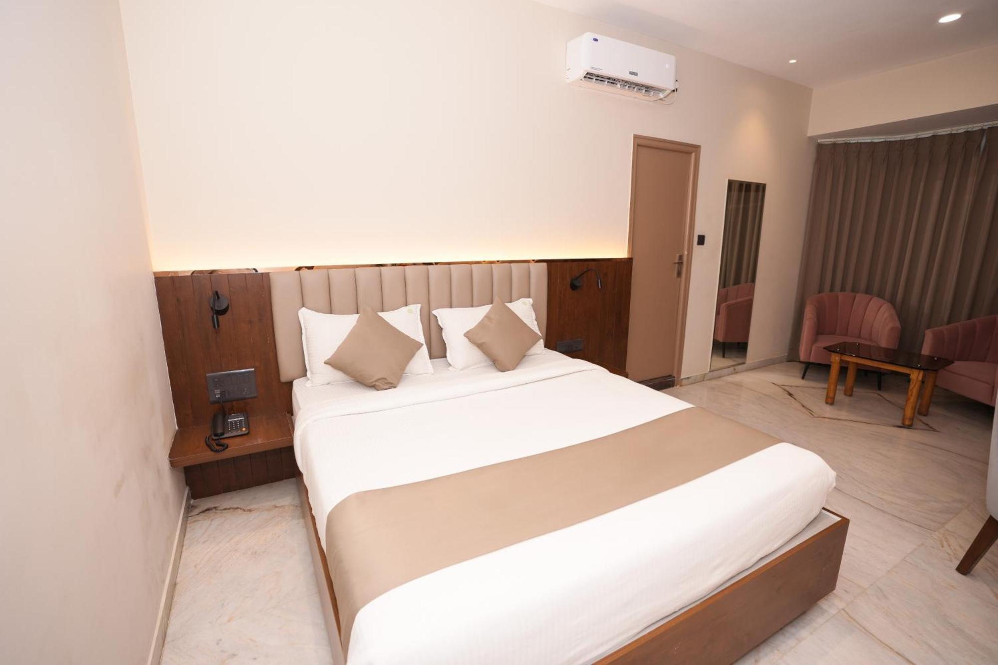 Vaishnavi Residency Hotel Bangalore Buitenkant foto