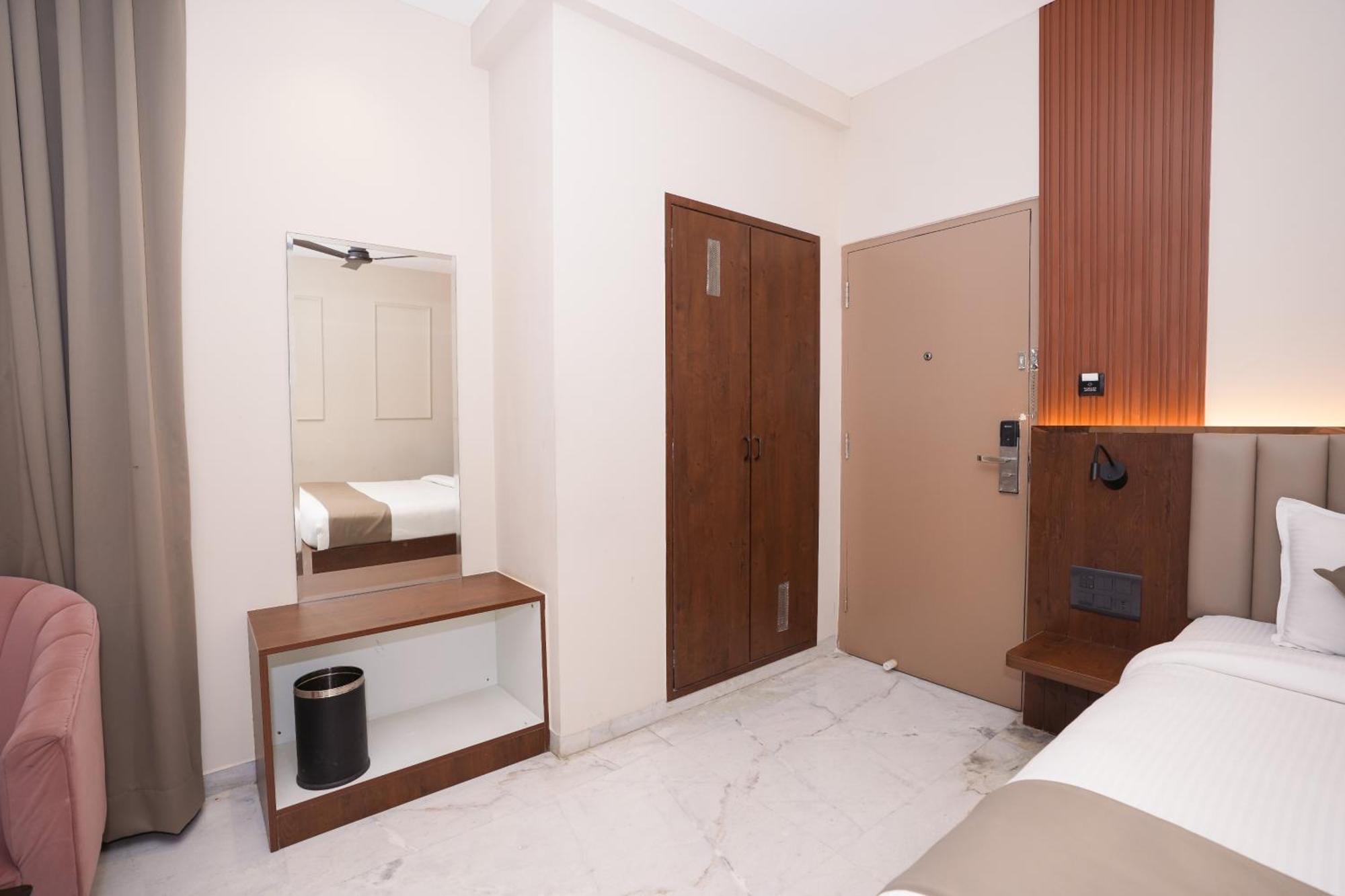 Vaishnavi Residency Hotel Bangalore Buitenkant foto
